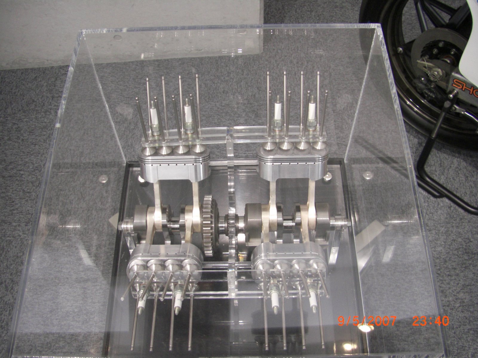Piston soupapes NR750