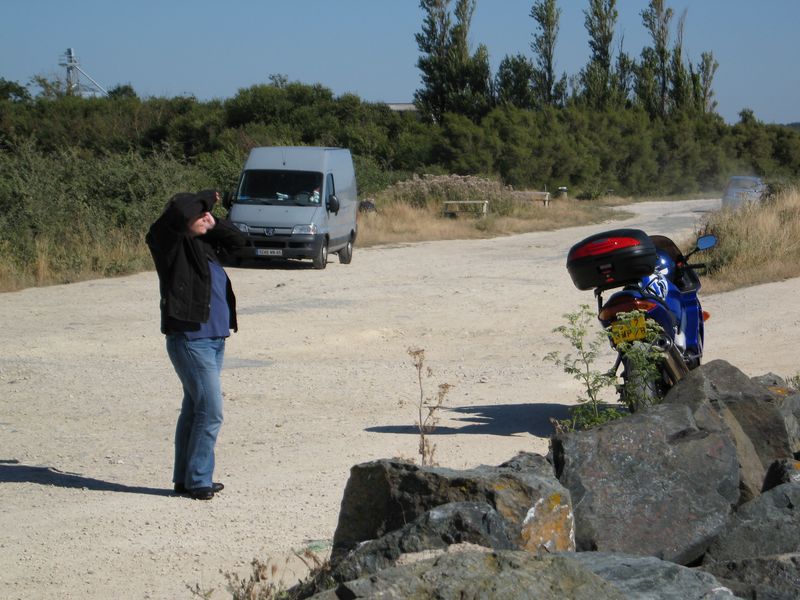 Ladmin SDS aveuglée par le soleil et la beauté du paysage (et accessoirement au téléphone)